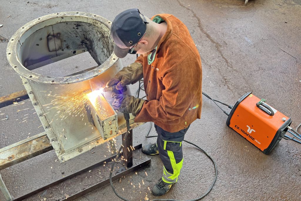 Customer using EX-TRAFIRE® 75SD